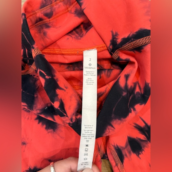 Lululemon Align Tie-Dye Bike Shorts – Red & Black, Size 2 - Picture 5 of 10